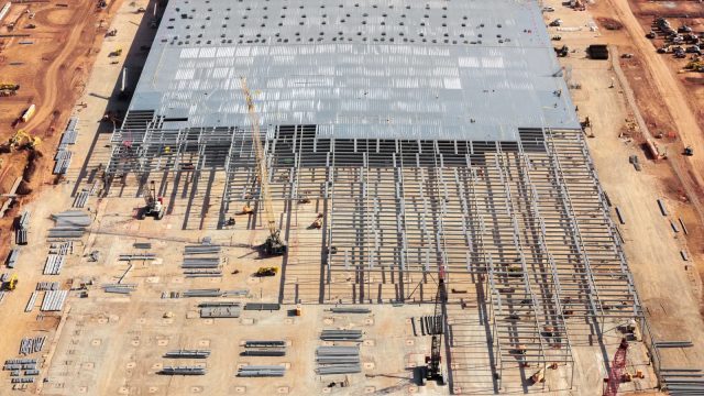 Data Centers Propel Nonresidential Construction Growth Amid Market Challenges
