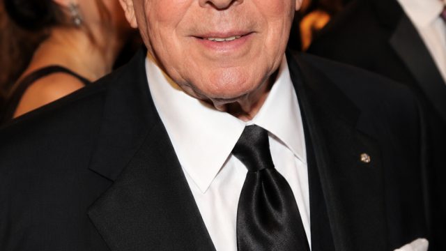 Celebrating the Legacy of Clive Davis: A Music Pioneer Passes Away | gatesof olympus, berkah303 slot